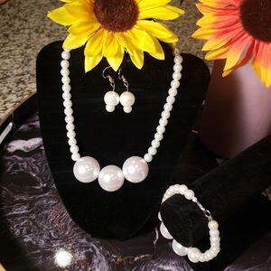 White pearl Jewelry Set ***New*** (handmade)